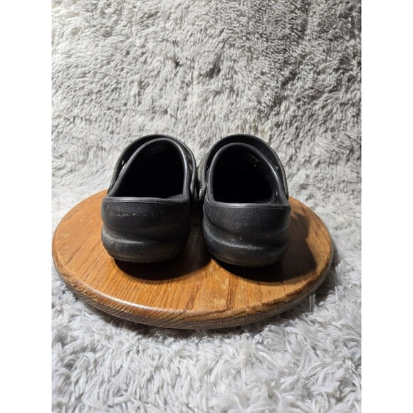 Crocs Shoes Clogs Mens Size 10 Womens Size 12 Slip On Closed Toe Black Anti Slip - Picture 4 of 7